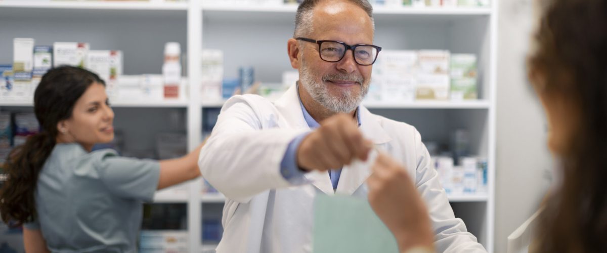 farmaceutico-en-el-trabajo (3)